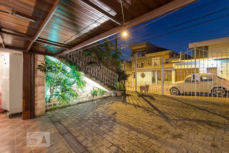 Casa à venda com 240m², 3 quartos e 5 vagas Casa à venda com 240m², 3 quartos e 5 vagasGaragem