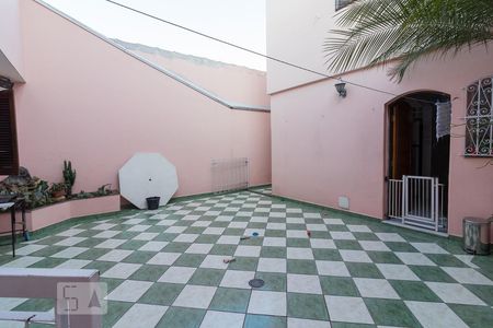 Casa à venda com 240m², 3 quartos e 5 vagas Casa à venda com 240m², 3 quartos e 5 vagasQuintal