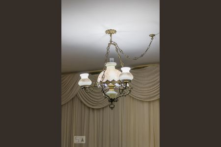 Casa à venda com 240m², 3 quartos e 5 vagas Casa à venda com 240m², 3 quartos e 5 vagasDetalhe sala 1