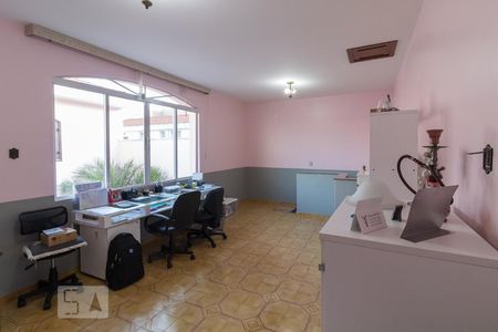 Casa à venda com 240m², 3 quartos e 5 vagas Casa à venda com 240m², 3 quartos e 5 vagasEscritório