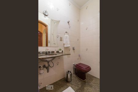 Casa à venda com 240m², 3 quartos e 5 vagas Casa à venda com 240m², 3 quartos e 5 vagasLavabo