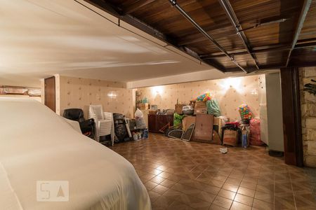 Casa à venda com 240m², 3 quartos e 5 vagas Casa à venda com 240m², 3 quartos e 5 vagasGaragem