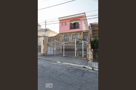 Casa à venda com 240m², 3 quartos e 5 vagas Casa à venda com 240m², 3 quartos e 5 vagasFachada