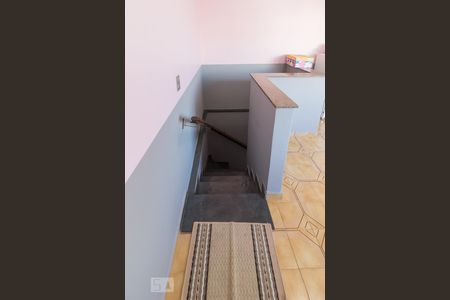 Casa à venda com 240m², 3 quartos e 5 vagas Casa à venda com 240m², 3 quartos e 5 vagasEscada