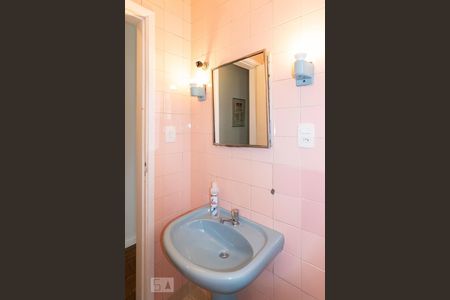 Casa à venda com 220m², 5 quartos e 3 vagasBanheiro Social