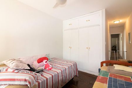 Suíte de casa à venda com 5 quartos, 220m² em Indianópolis, São Paulo