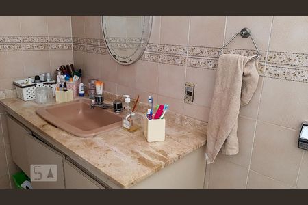 Casa à venda com 250m², 3 quartos e 4 vagasBanheiro