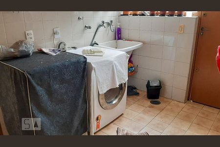 Casa à venda com 250m², 3 quartos e 4 vagasÁrea de Serviço