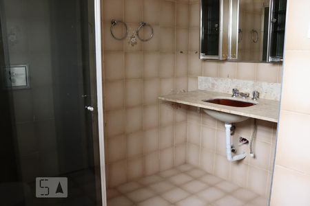 Casa à venda com 250m², 4 quartos e 3 vagasBanheiro 1