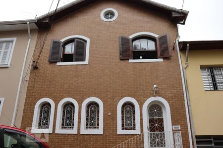 Casa à venda com 250m², 4 quartos e 3 vagasFachada