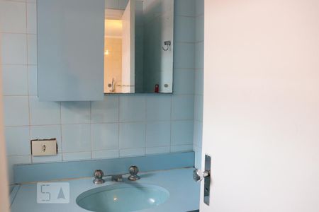 Casa à venda com 250m², 4 quartos e 3 vagasBanheiro de Serviço