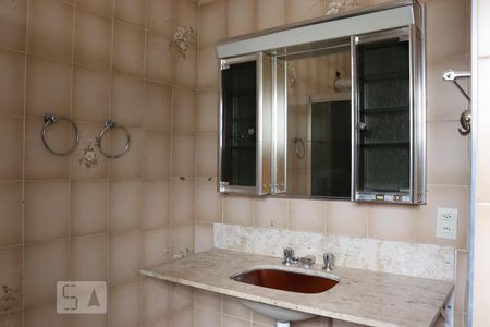 Casa à venda com 250m², 4 quartos e 3 vagasBanheiro 1