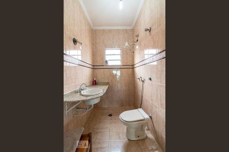 Casa para alugar com 300m², 3 quartos e 4 vagasBanheiro salão de festas