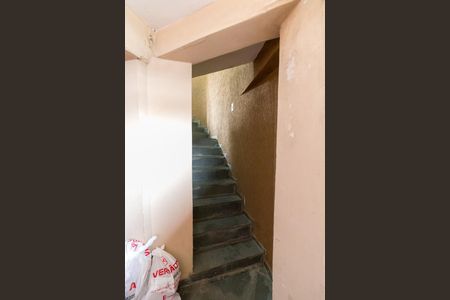 Casa para alugar com 300m², 3 quartos e 4 vagasEscadas para garagem