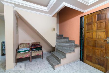 Escadas de casa para alugar com 3 quartos, 300m² em Parque Continental Ii, Guarulhos