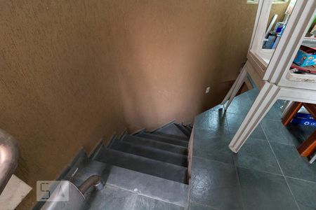 Casa para alugar com 300m², 3 quartos e 4 vagasEscadas para garagem