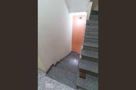 Casa para alugar com 300m², 3 quartos e 4 vagasEscadas