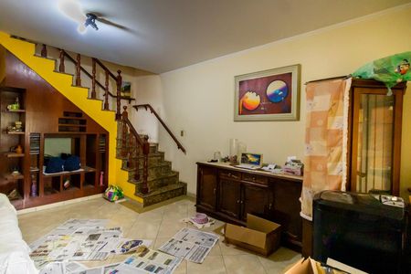 Casa à venda com 215m², 3 quartos e 2 vagasSala