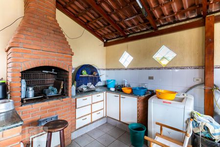 Casa à venda com 215m², 3 quartos e 2 vagasChurrasqueira