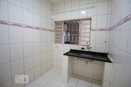 Cozinha de casa para alugar com 1 quarto, 45m² em Cidade Domitila, São Paulo