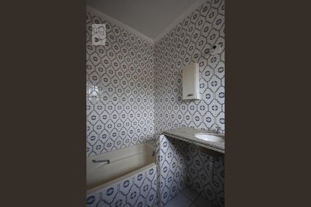 Casa de condomínio para alugar com 200m², 3 quartos e sem vagaBanheiro da Suíte