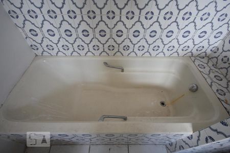 Casa de condomínio para alugar com 200m², 3 quartos e sem vagaBanheiro da Suíte