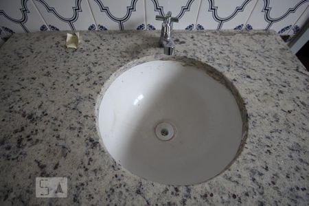 Casa de condomínio para alugar com 200m², 3 quartos e sem vagaBanheiro da Suíte