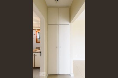 Apartamento para alugar com 63m², 1 quarto e 1 vaga Apartamento para alugar com 63m², 1 quarto e 1 vagaHall