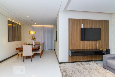 Sala de casa para alugar com 3 quartos, 400m² em Heliópolis, Belo Horizonte