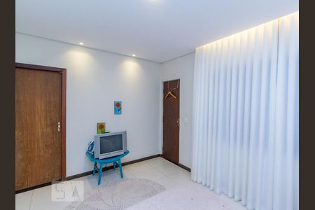 Suíte 1 de casa para alugar com 3 quartos, 400m² em Heliópolis, Belo Horizonte