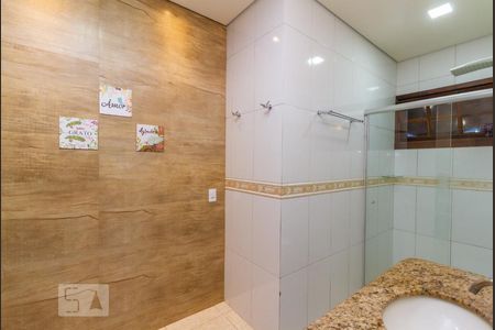 Casa à venda com 400m², 3 quartos e 3 vagasBanheiro da Suíte 2
