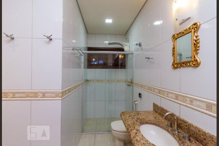 Casa à venda com 400m², 3 quartos e 3 vagasBanheiro da Suíte 2