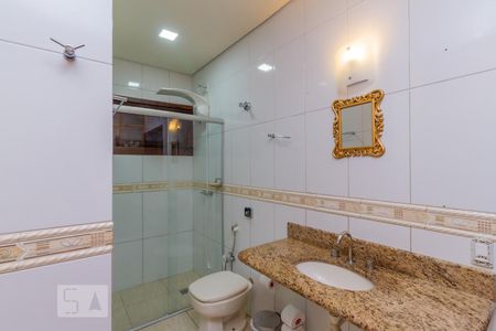 Casa à venda com 400m², 3 quartos e 3 vagasBanheiro da Suíte 2