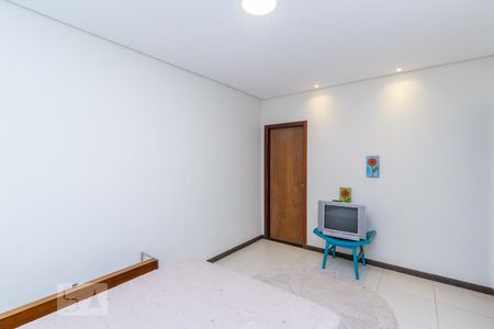 Suíte 1 de casa para alugar com 3 quartos, 400m² em Heliópolis, Belo Horizonte