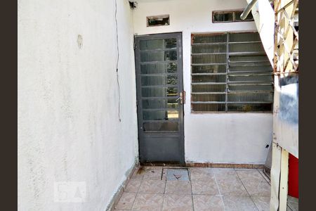 Casa à venda com 100m², 2 quartos e sem vagaQuintal