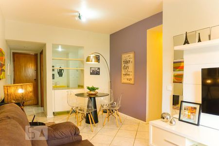 Sala de apartamento para alugar com 2 quartos, 71m² em Barra da Tijuca, Rio de Janeiro