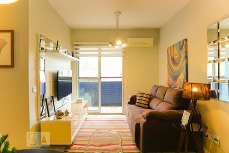 Sala de apartamento para alugar com 2 quartos, 71m² em Barra da Tijuca, Rio de Janeiro