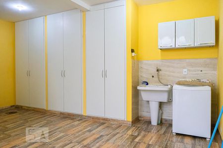 Casa à venda com 180m², 3 quartos e 2 vagas Casa à venda com 180m², 3 quartos e 2 vagasÁrea de Serviço