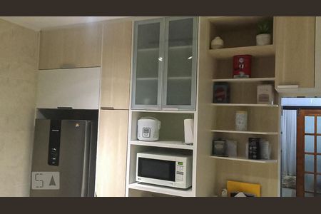Casa à venda com 180m², 3 quartos e 2 vagas Casa à venda com 180m², 3 quartos e 2 vagasCozinha