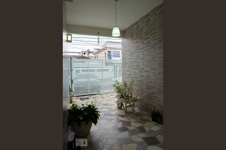 Casa à venda com 180m², 3 quartos e 2 vagas Casa à venda com 180m², 3 quartos e 2 vagasEntrada