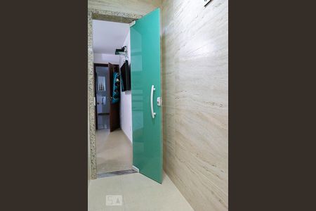 Casa à venda com 180m², 3 quartos e 2 vagas Casa à venda com 180m², 3 quartos e 2 vagasBanheiro da Suíte