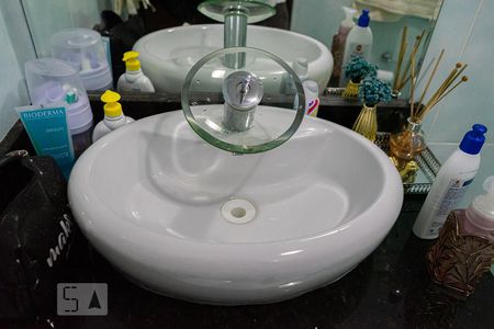 Casa à venda com 180m², 3 quartos e 2 vagas Casa à venda com 180m², 3 quartos e 2 vagasBanheiro