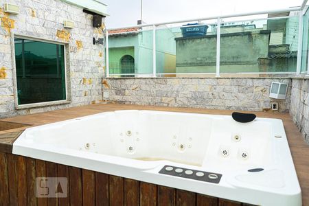 Casa à venda com 180m², 3 quartos e 2 vagas Casa à venda com 180m², 3 quartos e 2 vagasPiscina
