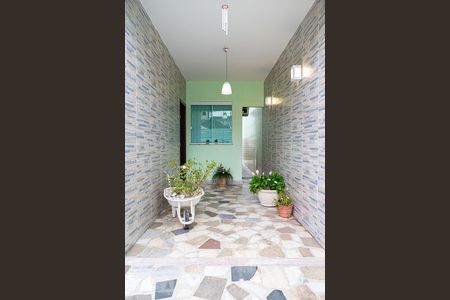 Casa à venda com 180m², 3 quartos e 2 vagas Casa à venda com 180m², 3 quartos e 2 vagasEntrada