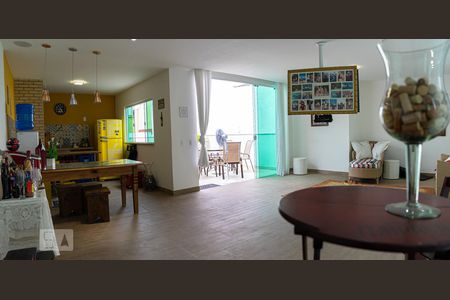 Casa à venda com 180m², 3 quartos e 2 vagas Casa à venda com 180m², 3 quartos e 2 vagasÁrea Gourmet