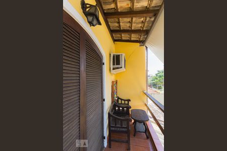 Casa à venda com 280m², 4 quartos e 6 vagas Casa à venda com 280m², 4 quartos e 6 vagasVaranda Quarto 3 - Suíte