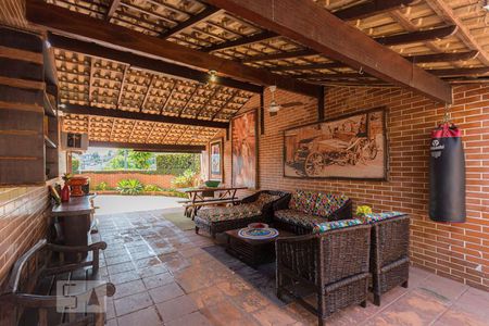 Casa à venda com 280m², 4 quartos e 6 vagas Casa à venda com 280m², 4 quartos e 6 vagasVaranda Lateral (1º andar)