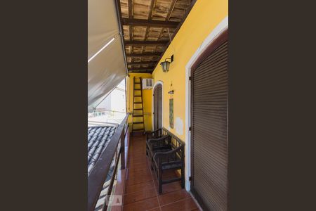 Casa à venda com 280m², 4 quartos e 6 vagas Casa à venda com 280m², 4 quartos e 6 vagasVaranda Quarto 1 e Quarto 2