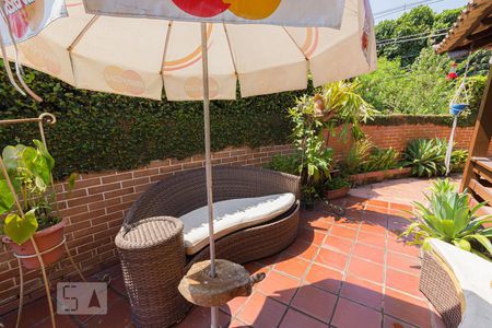 Casa à venda com 280m², 4 quartos e 6 vagas Casa à venda com 280m², 4 quartos e 6 vagasVaranda de Entrada (1º andar)