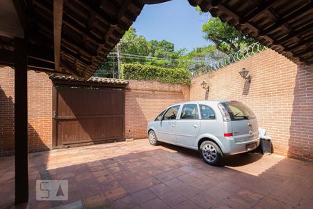 Casa à venda com 280m², 4 quartos e 6 vagas Casa à venda com 280m², 4 quartos e 6 vagasGaragem